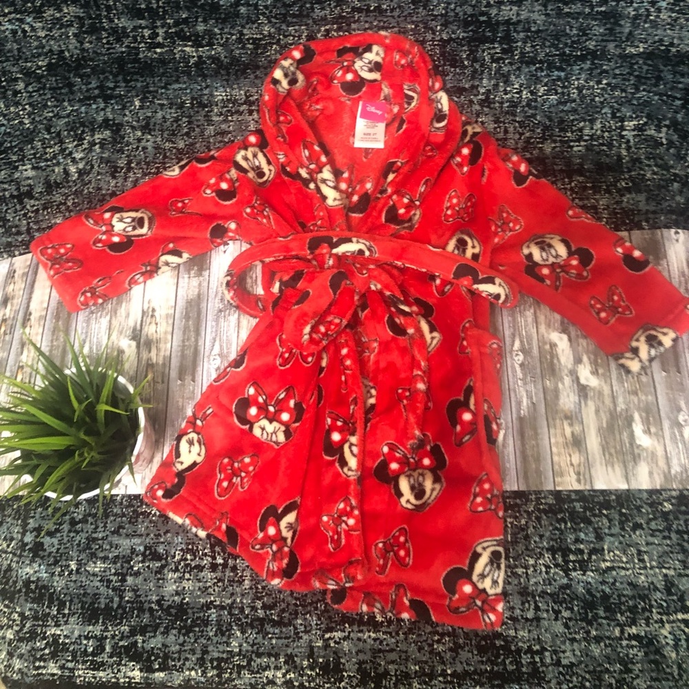 Red Minnie robe. Size 2T girls